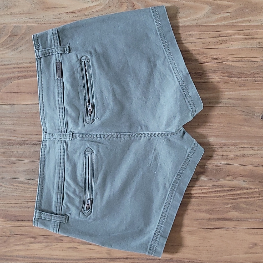 Shorts - Picture 3 of 3